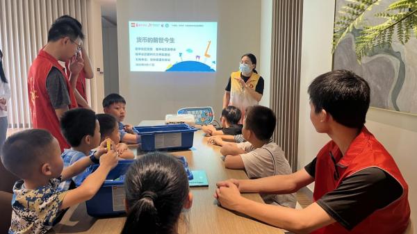 以匠心育童心，以巧手塑未来——信息工程学院乐高创客课堂
